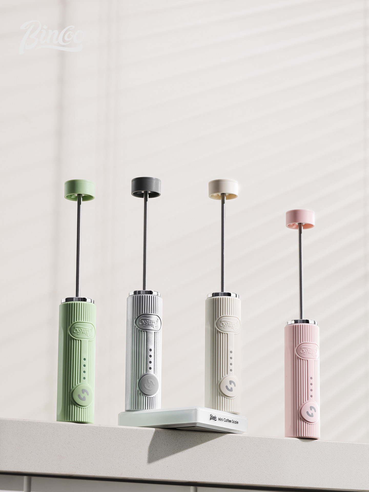 Electric Milk Frother Handheld - ビンクーフォームマスター ハンドヘルド電動ミルク泡立て器、家庭用ミルクフォーマー、攪拌機、泡立て器アートガジェット